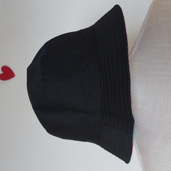 HEART PINK BUCKET HAT Revers. - Picture 2 of 4